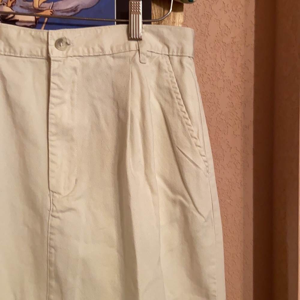 Great looking khaki skirt 🤩 w/ button kick pleat - Picture 2 of 5